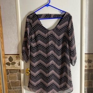 Lily Rose Open-Back V-Neck A-Line Dress Black & Mauve Chevron​​​